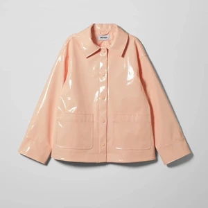 Electra patent jacket  - Jacka i ”lack” material, nästan aldrig använd därav nyskick, köptes för 600kr. Köpare står för frakt