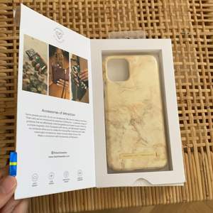 Säljer mitt ideal of Sweden-skal för 11 PRO/xs/s i färgen sandstorm marble. Helt oanvänt, endast provad. Förpackning är öppnad men skalet ligger kvar i det. Köparen betalar frakt, skal 50kr. Ps: kan skicka skalet utan förpackning om köparen vill, kan kanske bli billigare frakt då. 