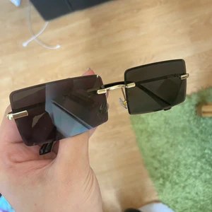 Trendiga Solglasögon  - Aldrig använda. Kom nyss i ett paket från SHEIN. 