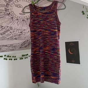 stickad klänning från shein, aldrig använd 🌻 jättefin till sommaren! storlek M (var lite för kort på mig som är 1.81m lång) 💔 