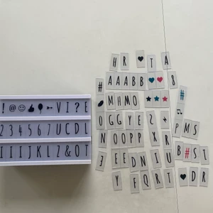 Lampa - Jätterolig lampa där du väljer ditt egna motiv, lyser om du sätter in batteri. Köpt på primark knappt använd. 