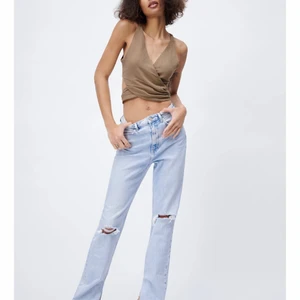ZARA jeans  - Superfina jeans som jag tyvärr bara använt en gång då dom visade sig vara för stora på mig! Säljer dom därför i jättefint skick. 