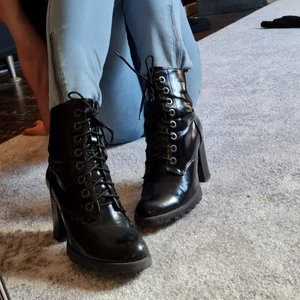 Stövletter 38 - Stövletter från Din Sko. Bekväma skor till ett billigt pris pga slitage :)