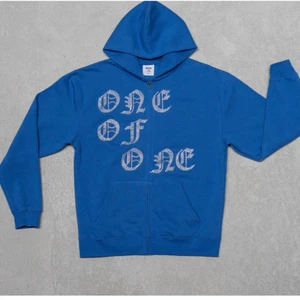 One of one hoodie - Supersnygg one of one hoodie med dragkedja som är nu slutsåld