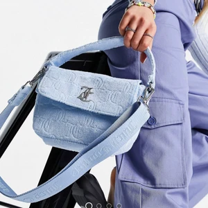 Intressekoll på dessa väskor - Intressekoll på dessa väskor, hur mycket skulle man kunna ta betalt för dessa? De kostar 729kr helt nya styck. Skicka privat om du skulle vilja köpa och kom med prisförslag(inte 50kr)💗💗 (SLUTSÅLDA på asos)