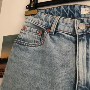 Ett par skit sköna ljus blå jeans i storlek 36/S. Säg till om du är intresserad <3