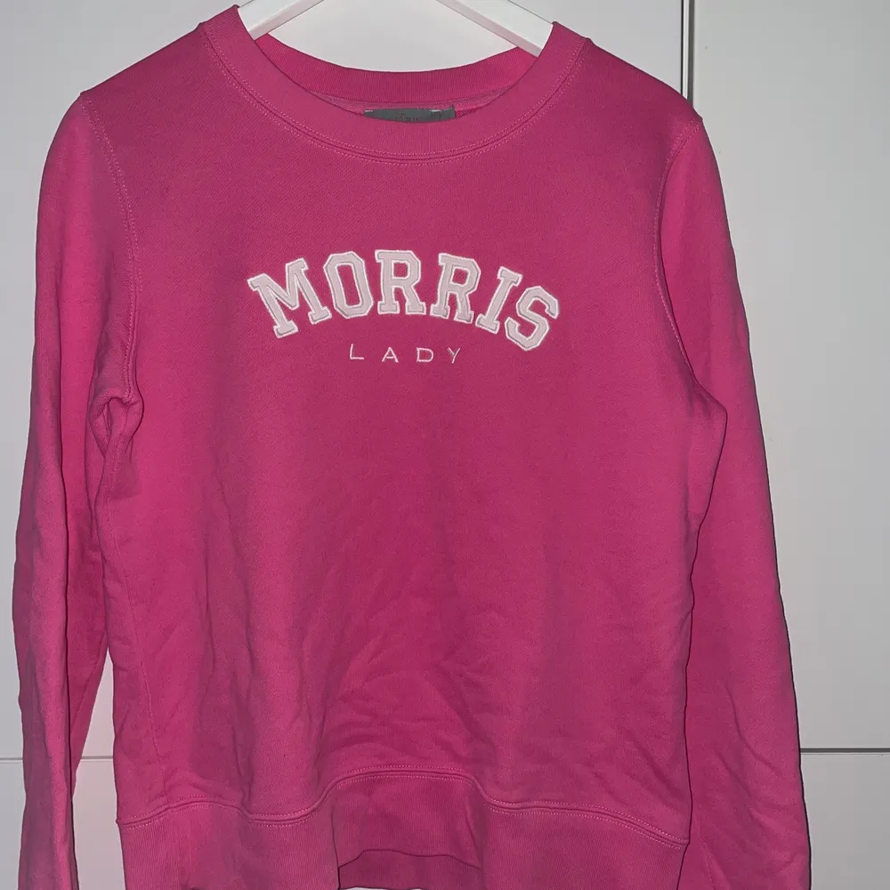 Sweatshirt i fint skick från Morris och även i en väldigt fin rosa färg. 💗 Storlek S. . Tröjor & Koftor.