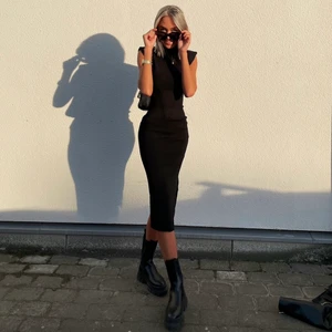 Klänning  - Svart klänning ifrån NAKD. Använd en gång.