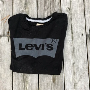 Levis - En super fin tröja ändast använd Max 10 gånger