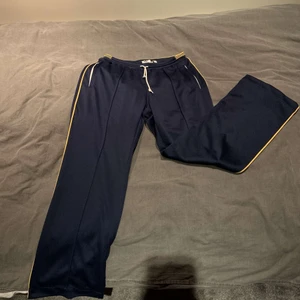 Adidas byxor - Knappt använd 10/10 skick