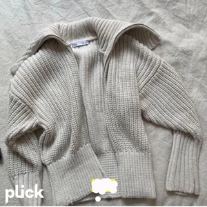 Stickad kofta - Så himla fin stickad kofta från zara. Lånad bild. Budgivning gäller om många är intresserade