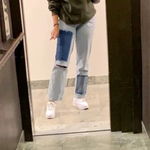 Raka patched up Jeans - Säljer dessa jeans från Urban, kommer inte till någon användning längre.