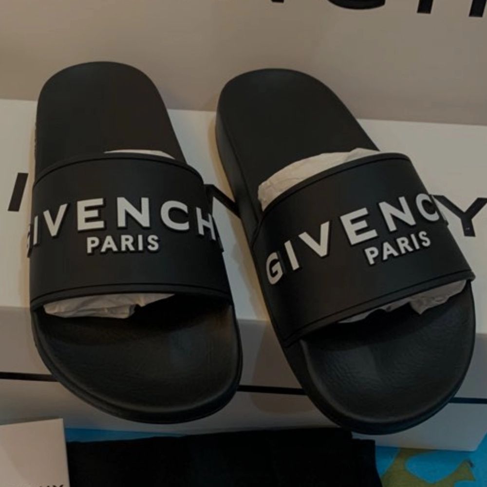 Givenchy slides säljer billigt | Plick Second Hand