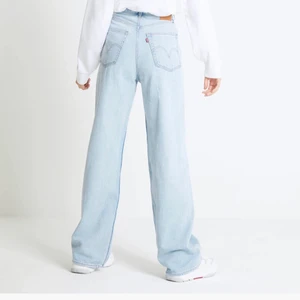 Levis High Loose - säljer mina levis jeans då de är liiiite korta för mig som är 167, därav använda fåtal gånger:))