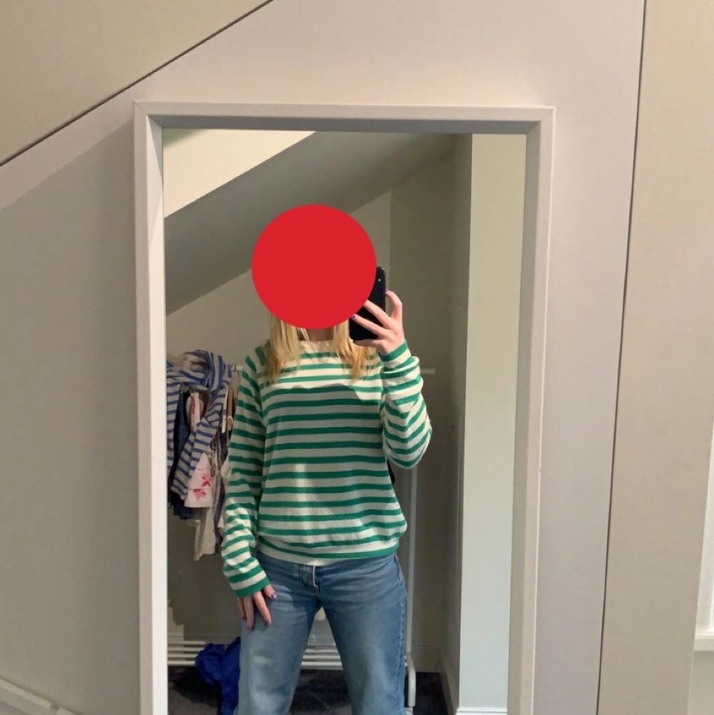säljer nu min super fina tröja från zara då jag inte får så mycket andhämtning av den, nyskick andvänd ca 2-3 gånger så är som ny!💗 kontakta mig vid intresse ❗️är inte helt säker på om jag vill sälja så säljer bara vid bra bud❗️(lånade bilder utom 2:a bilden som är min) . Tröjor & Koftor.