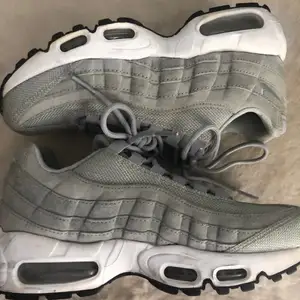 Grå/gröna Nike air Max 95 // Möts upp i Malmö, köparen står för frakt!