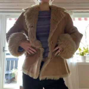 Mocka jacka  - SVINSNYGG jacka som jag är osäker på att sälja! Varm o skön 