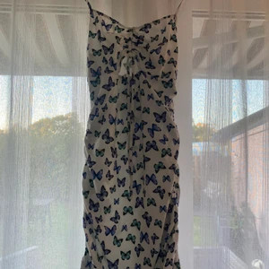 Fin klänning  - Super fin klänning i super skönt material💕 Storlek M. Använd få gånger. Från shein.