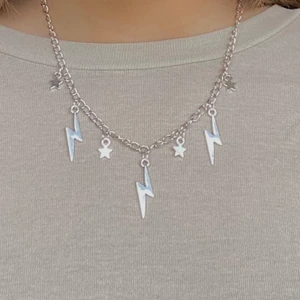 BLIXTHALSBAND  - BÄSTSÄLJARE! ⚡️⚡️Säljer nu dessa väldigt populära blixthalsband fast med en större kedja, det är reglerbart och går att köpa i valfri längd, finns även i andra modeller i profilen (frakten ingår i priset) 💕💕