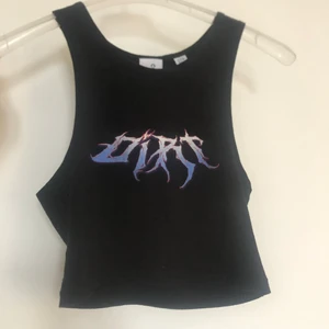 mönstrad topp strl S-M - står på lappen att den är 38 men skulle säga att den även passar 36. MÖTS ENDAST UPP (stockholm)👾