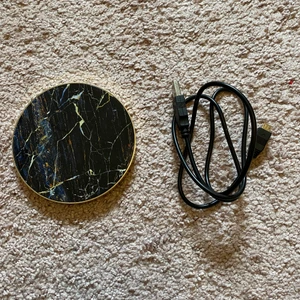 QI Charger - Säljer denna QI Charger från Ideal of Sweden eftersom att jag köpte fel, den passar inte till min mobil. Den är därför heller aldrig använd så den är splitter ny. Både plattan och laddaren för 100 kr. Skriv vid frågor🥰