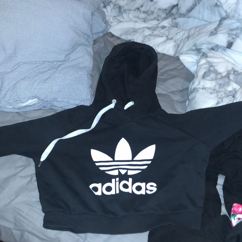 Adidas hoodie magtröja/tröja | Plick Second Hand
