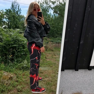 Jaded London Jeans - Jaded London jeans i nyskick!!! Jeansen är i herrmodell å herrstorlek. Jag på bilden är 173cm 