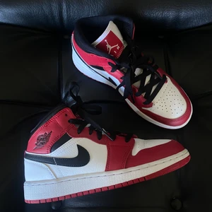 Nike jordan chicago red 36,5 - Fick i födelsedagspresent. Endast använda 1 gång då de är för små för mig tyvärr. Storlek 36,5