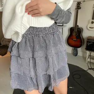 Jättefin kjol från hm, helt oanvänd storlek  S!💞pris kan diskuteras 