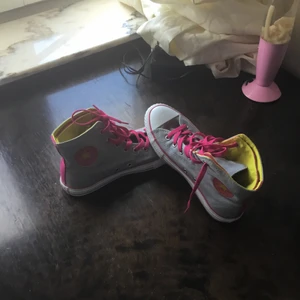  Ny Åkta converce - I mycket bra skick och passar 37-38:bara provat