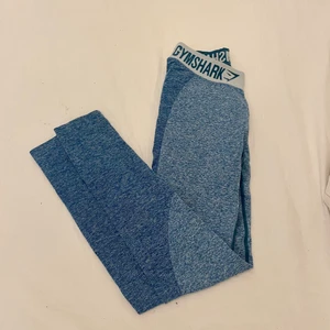 Gymshark  - Sköna blåa träningstights från gymshark. 🤩bra skick. Skriv om du vill se fler bilder 💕