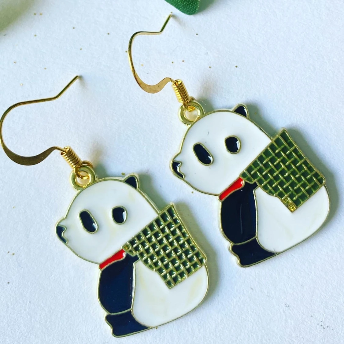 Otroligt fina pandaörhängen ❤️❤️