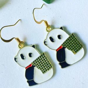 Otroligt fina pandaörhängen  ❤️❤️ - Fri frakt ❤️ Nickelfria krokar 