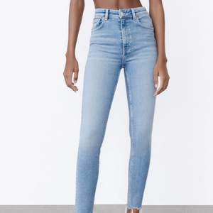 Snygga jeans ifrån zara, endast testat så i bra skick🤍