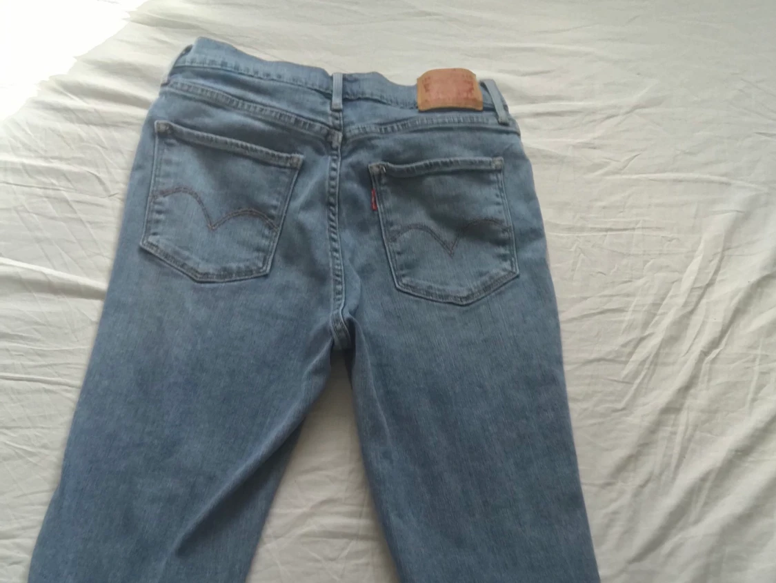 Levis jeans till salu!  - 90