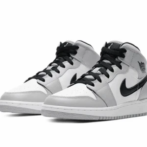 SÖKER - Söker dessa skor i strl 36/37/37,5 för ett rimligt pris! Dem ska vara äkta och deg ska finnas bevis för det.