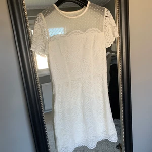 Ida Sjöstedt klänning - Jötte fin Ida Sjöstedt klänning! Fint skick endast använd en gång! Frakt/leverans och pris kan diskuteras! 🤍