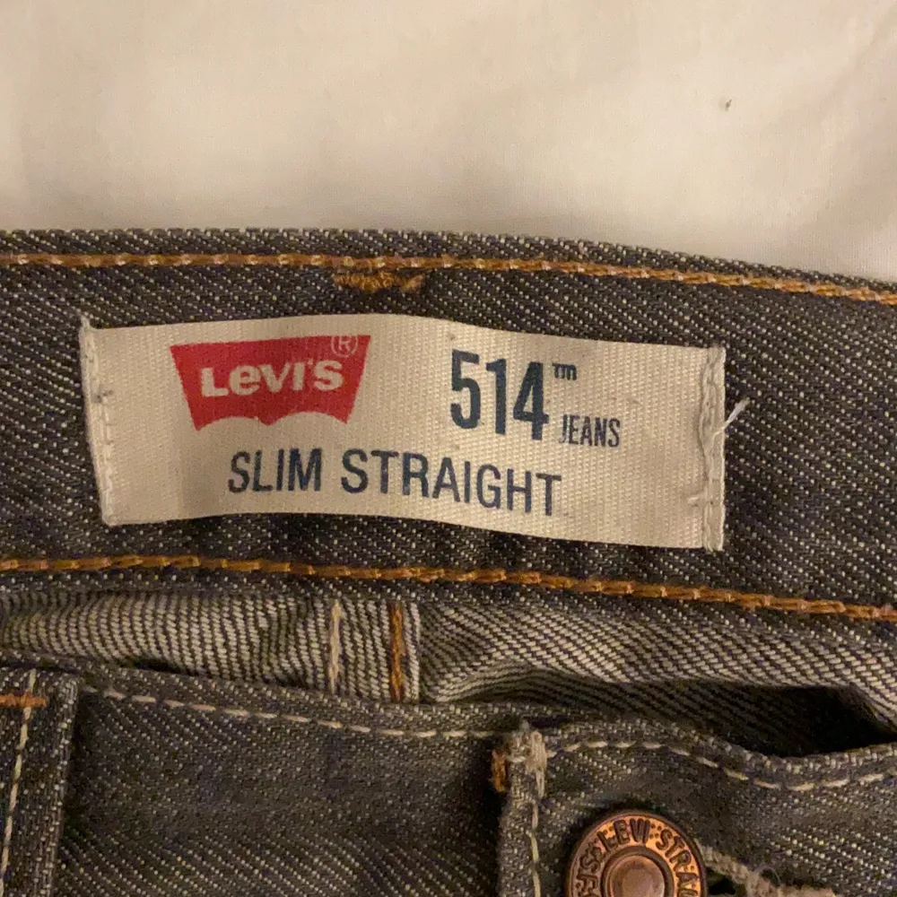 Säljer ett par Vintage Levi’s 514 Jeans, Slim Straight. Dom är super snygga och säljer pga att de inte passar mig :(( . Jeans & Byxor.