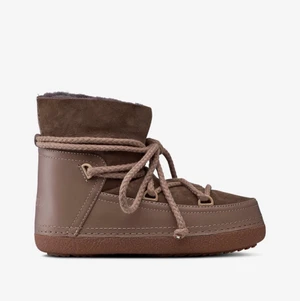 Inuikii Boot Classic  - Buda på mina fina inuikii skor som är bruna och helt oanvända! Kan skickas egna bilder på begäran och det är bara att skriva om det finns några frågor eller funderingar💖💖 Budet just nu: 1000kr