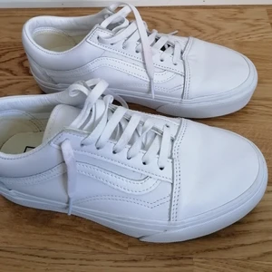 Vans skor  - Nya  skinn vans skor, strl. 38,pris 450