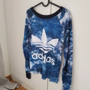 Adidas tie dye  - Tröja adidas. I nyskick. Finns artikeln kvar så finns varan kvar. 🤗