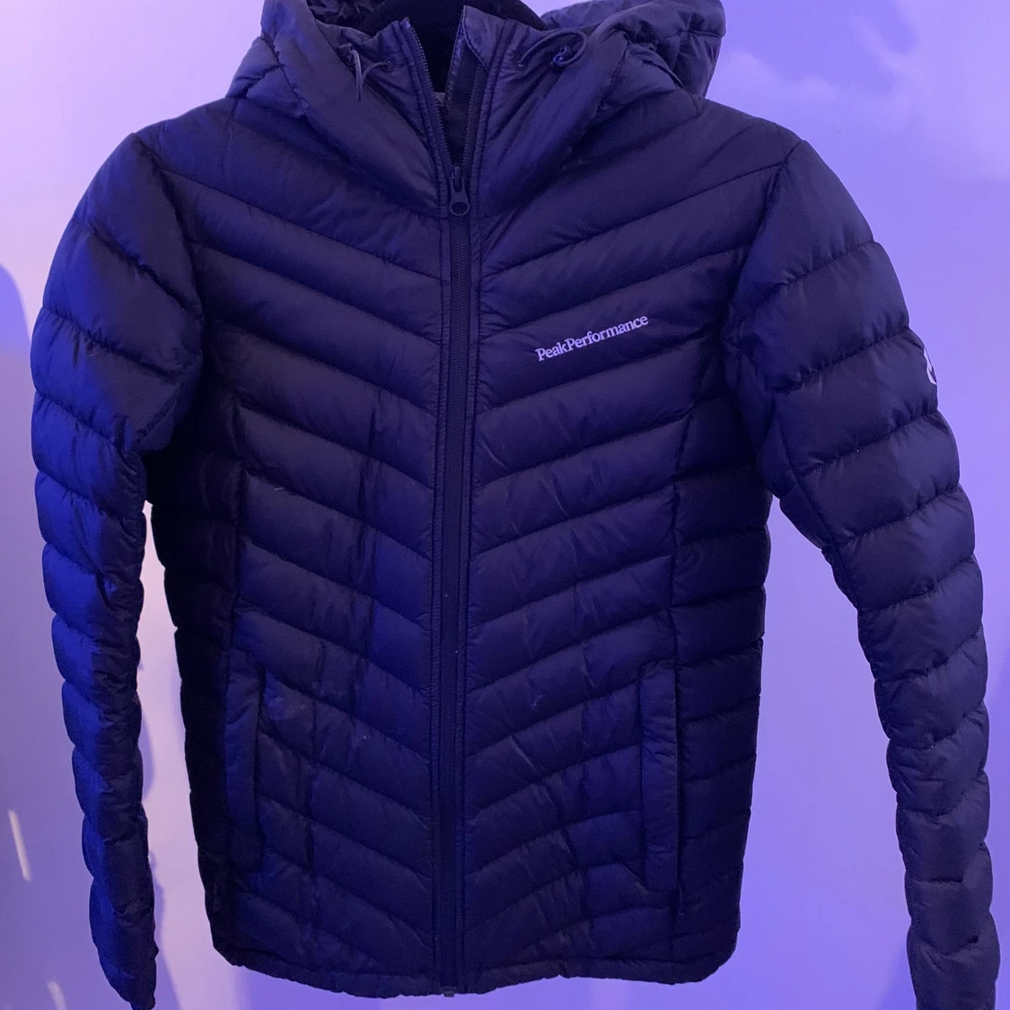 Svart Peak Performance jacka, storlek S