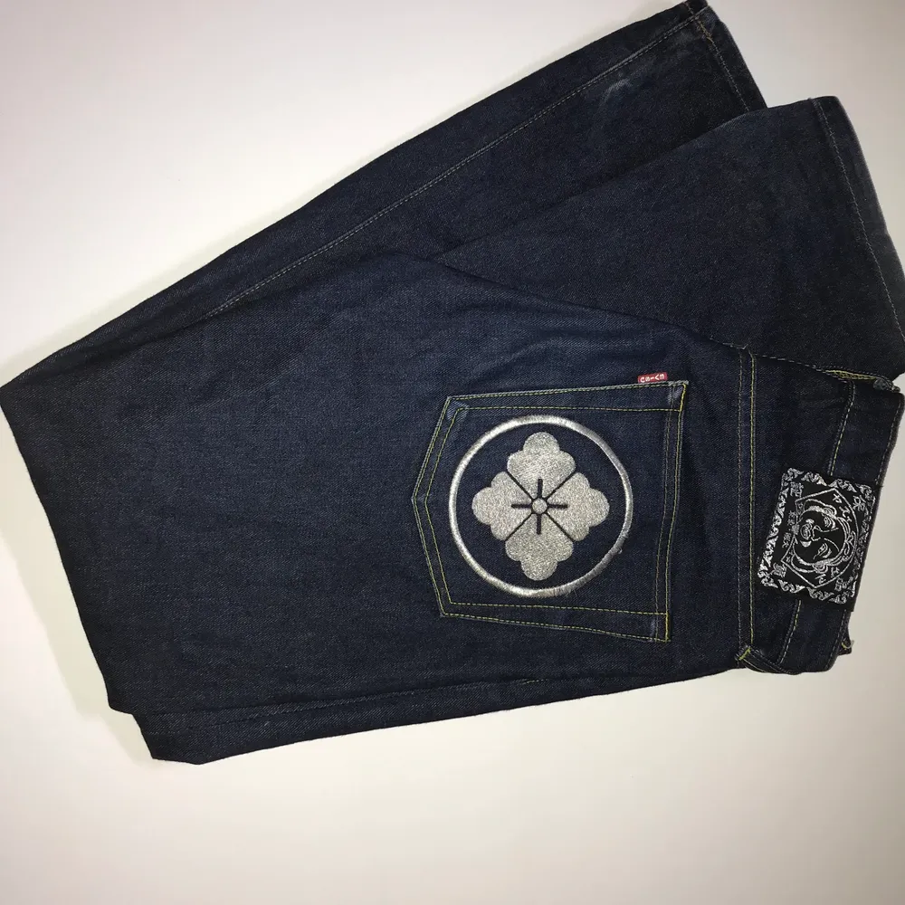 ”32” evisu jeans sitter som medium/large. Jeans & Byxor.