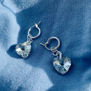 Handgjorda örhängen  - GRATIS FRAKT💖💖 @bladhsmycken på Instagram