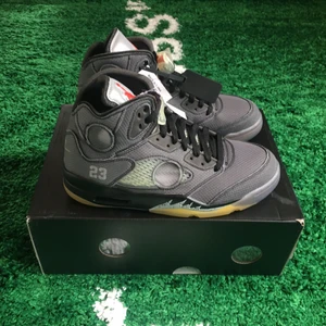 Off white x Air jordan 5 retro SP muslin - Size US 9,5 = EU 43. Brand new with tags. All original + receipt. Please send a message before buying.