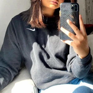 Nike sweatshirt  - Nike sweatshirt köpt på junkyard, fint skick! Säljer för 200kr + frakt 🤍