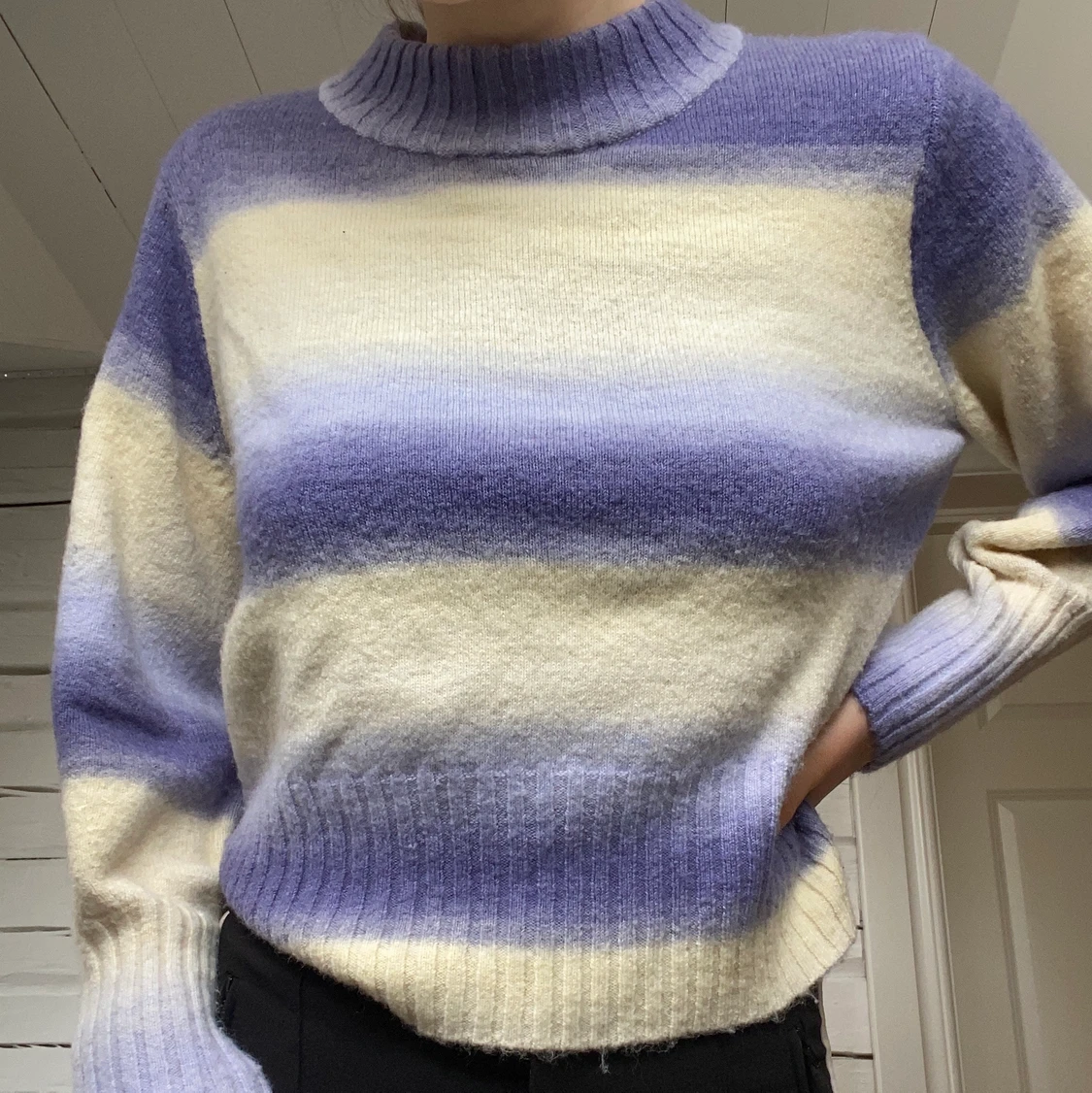 Randig stickad tröja