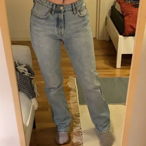 Zara jeans - Jätte fina och långa jeans!! Säljer pga dem är lite för stora, använda 1 gång bara, de är som nya. 