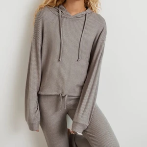 Stina rib set  - Från Ginatricot. Nya. M på toppen och S på byxorna. Färgen soft nougat. Frakt 66kr