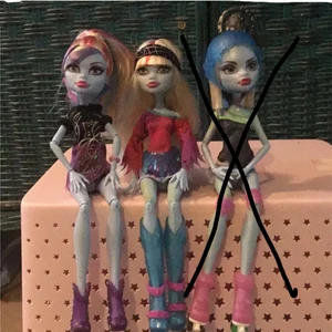 Monster High väldigt bra skick  - jag säljer mina fina. Packet pris alla för 1000 kr Hör av er om ni vill köpa en specifik docka 